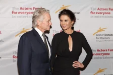 Во шестата деценија, таа сè уште го има светот под нозете: Познатата убавица строго се придржува до овој режим