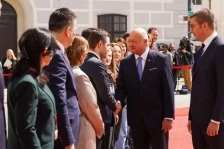 Градиме економија што создава, а не само троши, порача Мицкоски од Виена
