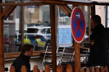 (Фото) Скршени прозорци во израелски ресторан во Минхен