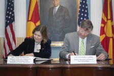 Божиновска потпиша Меморандум со САД: „Енергијата станува клуч на стратешкото партнерство“