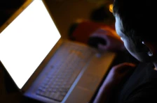 Татко се самозадоволувал и прикажувал порнографски содржини пред својот малолетен син