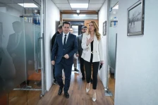 Градоначалникот Лимани ја пречека амбасадорката на САД во Гостивар