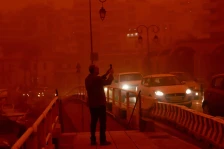 (Видео) Апокалиптични сцени од Крит: денот се претвори во ноќ, бурата создаде големи проблеми