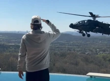 (Видео) Воен хеликоптер лебдеше над домот на Кид Рок, тој салутираше; Хегсет: Нема казна