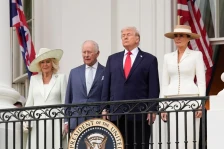 (Фото/Видео) Трамп: На мајка ми ѝ се допаѓаше Чарлс, ѝ беше сладок