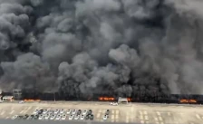 (Видео) Голем пожар во гаража на BYD во Кина, објавена е снимка