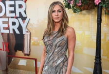 (Фото) Џенифер Анистон објави ретка фотографија од своето згодно момче и светот полуде