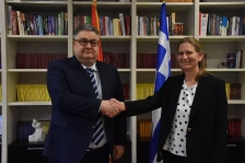 Минчев на средба со амбасадорката на Грција: фокус на јакнење на капацитетите за стручно усовршување