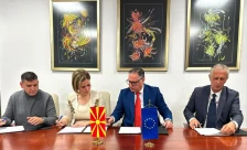 Вработените во Фондот за пензиско и инвалидско осигурување ќе добијат покачување на платите од пет проценти во наредните три години