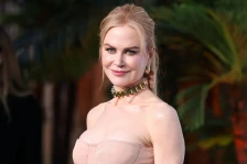 (Фото/Видео) Разводот ја подмлади: Во најубавата проѕирна креација, им покажа на сите дека повеќе не страда