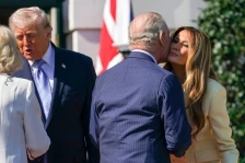 (Видео) Експерт за читање усни откри што зборуваа Трамп и кралот Чарлс