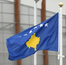 Косовските власти ја презедоа контролата врз железничката станица во Звечан, отстранета таблата на кирилица