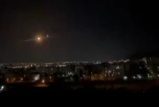 (Видео) Експлозии над Техеран, активирана воздушна одбрана