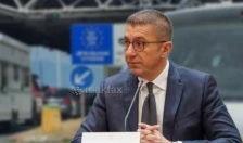 Мицкоски ги повика Македонците да летуваат дома, за надминување на метежот со Грција има разговори во ЕУ