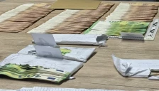 Во автобус што сообраќал од Германија кон Македонија откриени непријавени 34.965 евра кај патник од Теарце