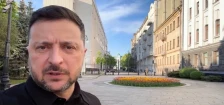 (Видео) Зеленски предупреди: Сакаат дозвола од Украина да ја одржат својата парада за да можат безбедно да маршираат еден час годишно, а потоа да се вратат на убивање наши луѓе