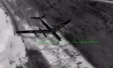(Видео) Напад длабоко во Русија: Украински дронови уништија два воени авиони и ракетен систем „Искандер“ во Таганрог
