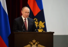 (Видео) По гласините дека се крие во бункер, Путин снимен во Москва