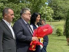 ЗНАМ: делегација на Движењето ЗНАМ – За наша Македонија, предводена од генералниот секретар Горан Минчев, положи свежо цвеќе пред споменикот во нивна чест