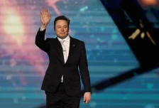 SpaceX излегува на берза со рекордна проценета вредност