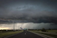 Утре сончево и топло, попладне со услови за невреме со појава на град и грмежи
