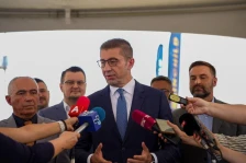 Мицкоски за реконструкцијата на Владата: Бидете трпеливи, денови се во прашање