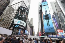 SpaceX на Маск го престигна Amazon на Безос неколку дена по излегувањето на берзата