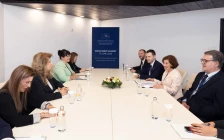 Сиљановска-Давкова се сретна со бугарската претседателка: Соговорничките со различни ставови за можните решенија за отпочнување на македонските пристапни преговори
