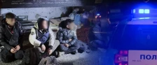 Не застанал на знак за запирање, па удрил со „мерцедесот“ во дрво: полицијата пронајде 12 мигранти, возачот избегал
