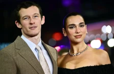 (Фото/Видео) Дуа Липа и Калум Тарнер рекоа „да“ по втор пат, овој пат на Сицилија