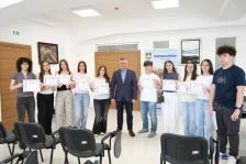 (Фото) Општина Карпош ги награди првенците на генерација