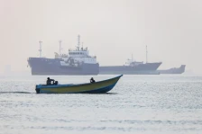 Сообраќајот низ Хормушкиот теснесц падна за повеќе од 90% од почетокот на војната