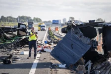 (Видео) Автобуска несреќа со германски ученици во Холандија: осум повредени