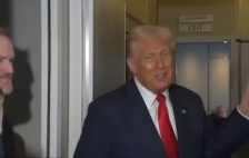 (ВИДЕО) „Ова е тежок лет“: Авионот на Трамп наиде на турбуленција - Press24