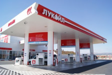 „Лукоил“ излегува од Европа: На продажба рафинерии и 40 бензински пумпи во Македонија - Press24