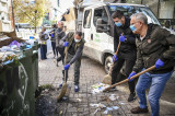 Вреден градоначалник: Облече ракавици и чистеше ѓубре - Press24