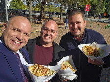 ФОТО: Кој му стави толку помфрит на Максим - Press24