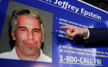 Притисок од американски конгресмени врз поранешниот принц Ендру да ги открие своите врски со Епштајн - Press24