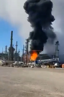 (ВИДЕО) Силна експлозија во нафтена рафинерија, издадено вонредно предупредување - Press24
