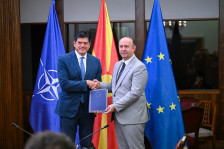 (ВИДЕО) Зад затворени врати: Извештајот на ЕК презентиран во Собранието - Press24