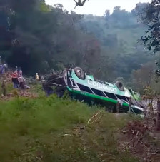 Трагедија во Мексико: Автобус излета во бездна, меѓу 10-те загинати има и дете