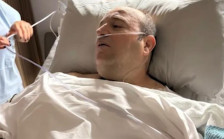 Лекарите загрижени за херојот кој го совлада напаѓачот во Сиднеј: Загуби многу крв, постои ризик