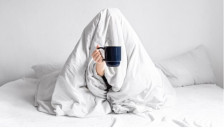 Утрински навики кои ви го уништуваат сонот