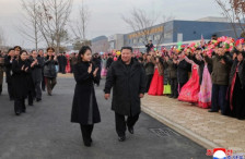 Лидерот на Северна Кореја и ќерка му отвараа хотели: „Многу сме напредни“