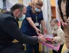 Ѓорѓиевски: Новогодишна радост за најмалите, но најголеми херои – Бог да ги чува сите