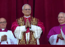 Зошто е Папата буден и што прави во 3 часот наутро?