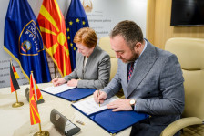 (ВИДЕО) Германците донираа опрема за МВР вредна 600.000 евра: Тошковски јавно и се заблагодари на амбасадорката