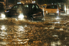 Се излеа Сива Река, одрони на патиштата – ЦУК информира за состојбата во Македонија