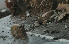 Возете внимателно, на овој патен правец има одрони: Сообраќајот се одвива по една коловозна лента