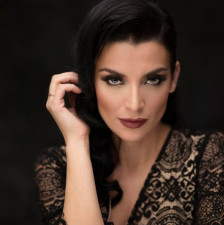 Адријана Јаневска мета на организиран напад: Пејачката ги демантира гласините за советничките функции